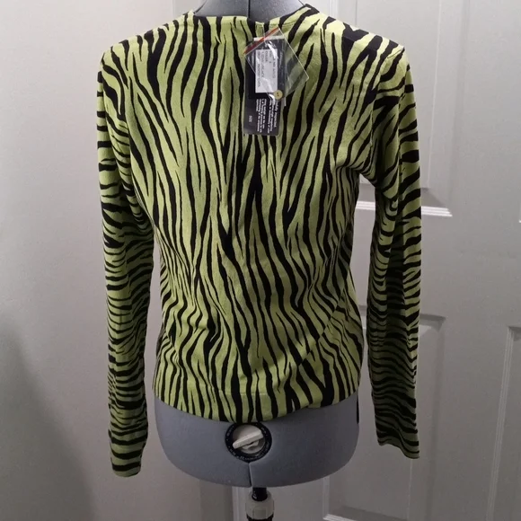 NWT City Silk Sz Small, Silk Lizard Black Sweater, Button Front. - Picture 7 of 8